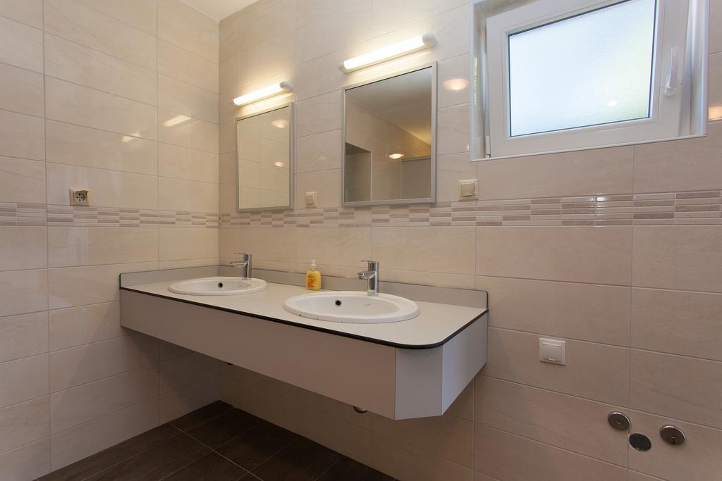 Mobile Homes And Apartments St,Denis Punat Exterior foto